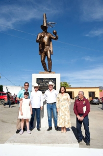 EL GOBERNADOR ALFONSO DURAZO devela estatua monumental &quot;El Matachín&quot;