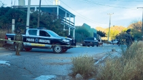 Encuentran vehículo con impactos de bala