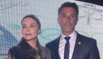 Issabela Camil ofendida porque Sergio Mayer no se tatuó su nombre