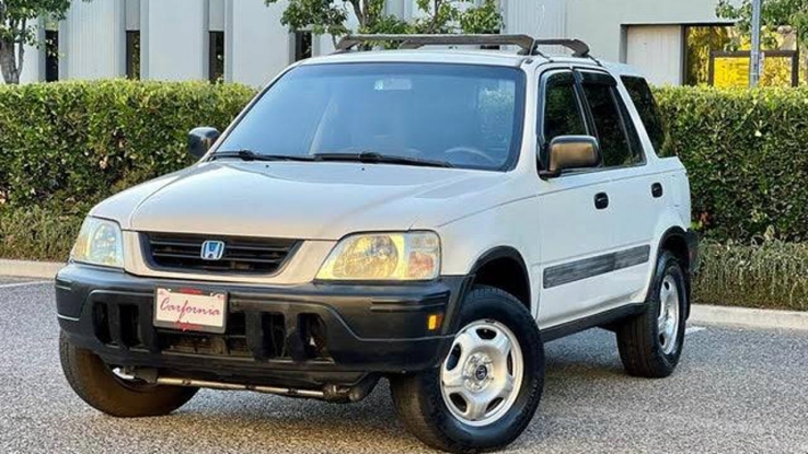 En el Cine roban vehículo de procedencia extranjera