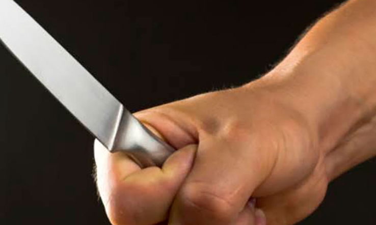 Encarcelan a hombre por posesión de arma blanca