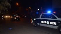 Sorprenden a sujeto en patio de vivienda y corre