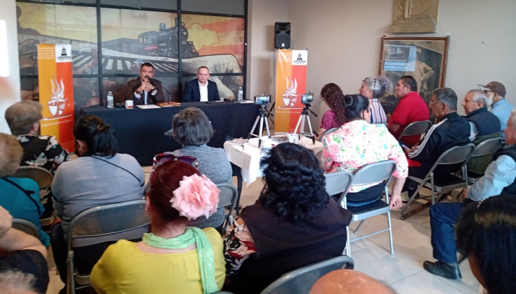 Brindan amena charla sobre historia de la Placita Centenario