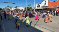 CON COLORIDO DESFILE  Conmemoran aniversario de Revolución