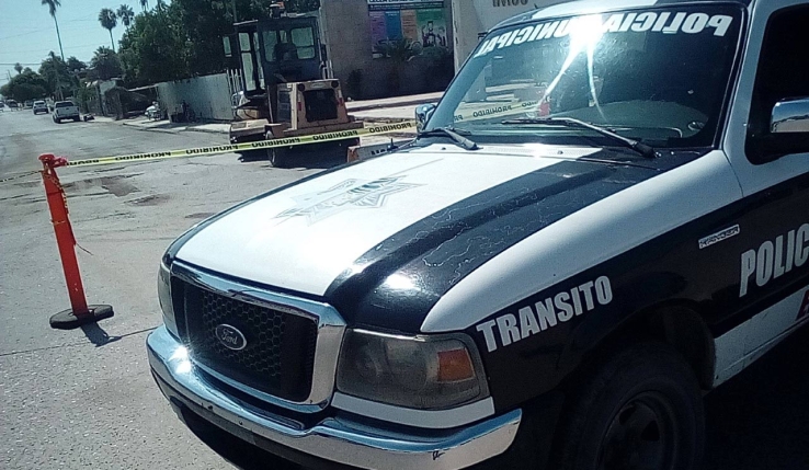 Realiza semialto y se impacta con Nissan