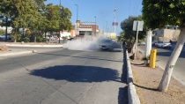 Cortocircuito provoca incendio en automóvil