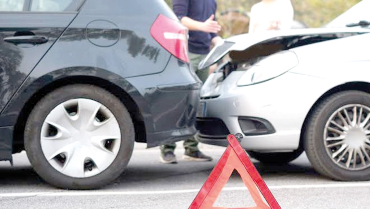 EN LAS PLAYITAS  Se impacta contra auto estacionado