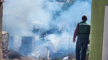 TRAS INCENDIO Rescatan bomberos a abuelita