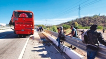 AL SUR DE EMPALME  Choca tráiler a autobús