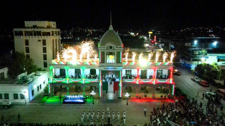 Encabeza alcaldesa Karla Córdova Grito de Independencia