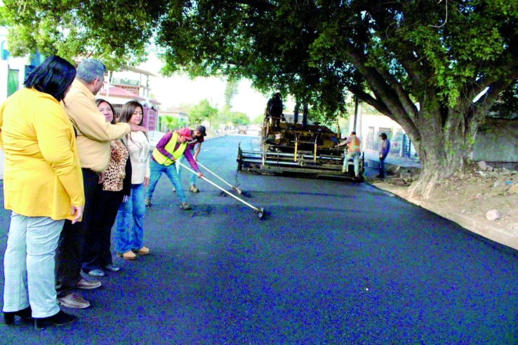 EN EMPALME  Avanza rehabilitación de vialidades