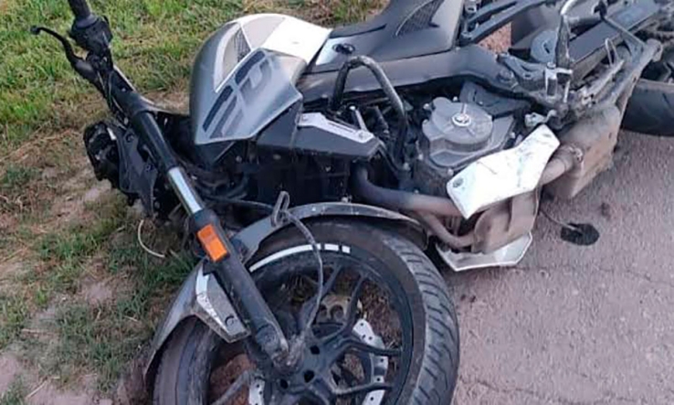Se lesiona motociclista