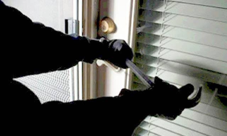 Dañan y roban en vivienda