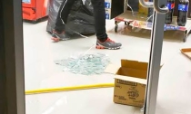 Solitario hampón provoca daños y roba en Oxxo Acacias