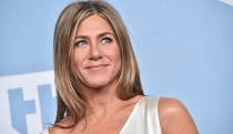 Jennifer Aniston deslumbra con vestido de &#039;Friends&#039; de hace 20 años