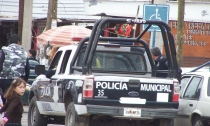 PROPIETARIA DE VEHÍCULO   Busca a motociclista por daños