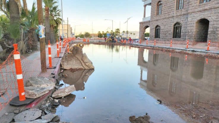 Afectan constructora suministro de agua en el Centro