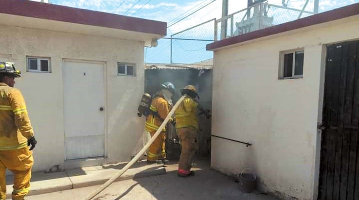 Sofocan incendio forestal