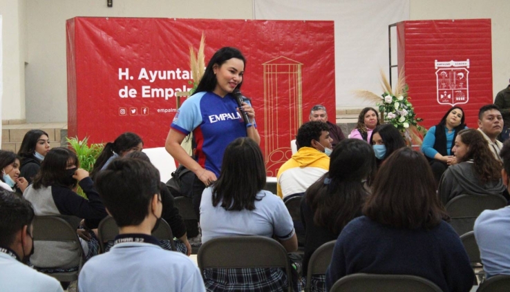 Ofrece medallista Rebeca Valenzuela motivante conferencia a estudiantes empalmenses