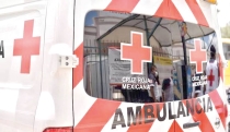 Vehículo se impacta contra pared en “El Mercadito”