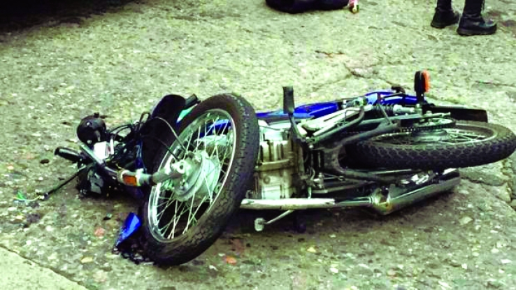 Se accidentan dos motociclistas