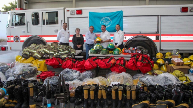 CONDADO DE VILLAS TIJERAS, NUEVO MÉXICO Dona equipo a Bomberos