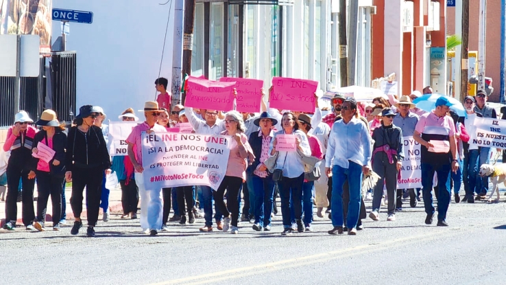 Se suman guaymenses a defensa del INE