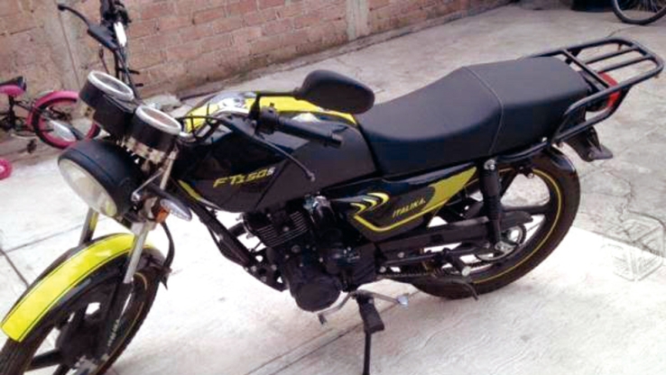 Roban motocicleta en la Antena