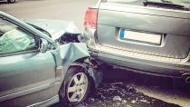 Solo daños materiales hubo en el accidente. Se impacta contra auto estacionado