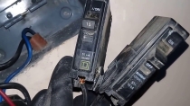Lo dejan a oscuras. Sale a trabajar y al regresar no tenía energía eléctrica
