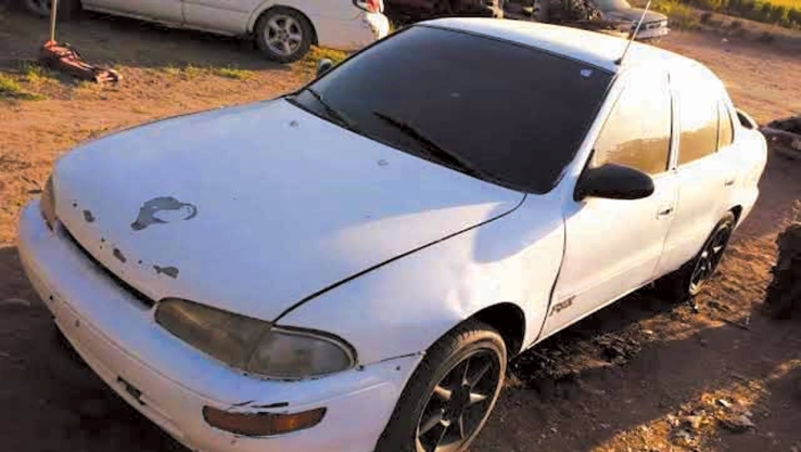 Hurtan vehículo en Soriana de Las Villas