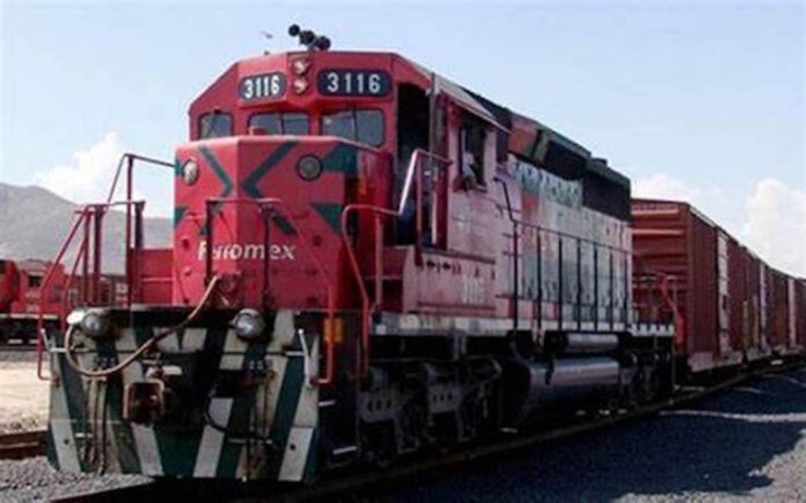 Dialogan ferrocarrileros con empresa