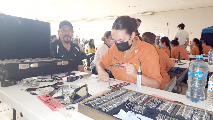 Benefician a empalmenses con jornadas oftalmológicas