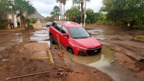 En Guaymas Inundan aguas negras bulevar de Miramar