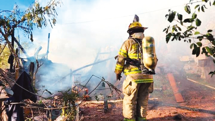 EN EL CENTRO Se incendia predio