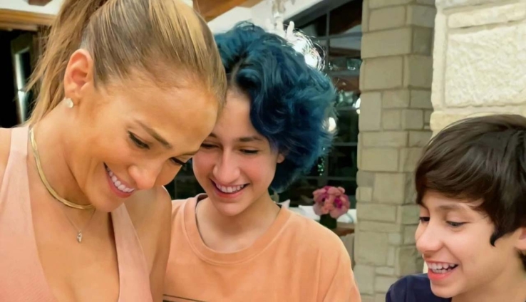 Jennifer Lopez presenta a su hija Emme con lenguaje inclusivo: &quot;Elle&quot;