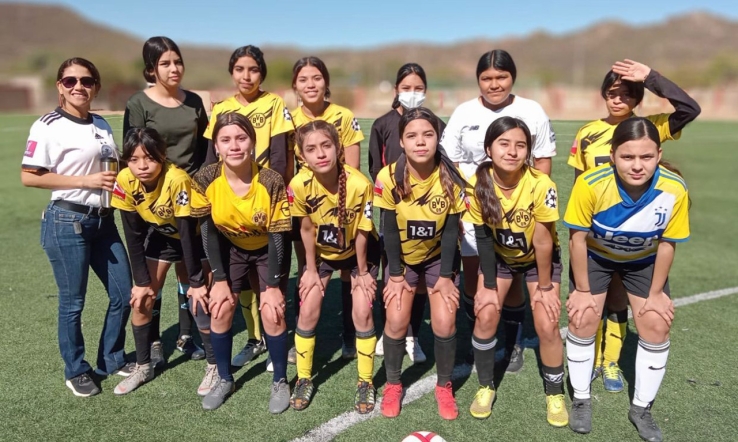 Pequeñas lidera la juvenil femenil