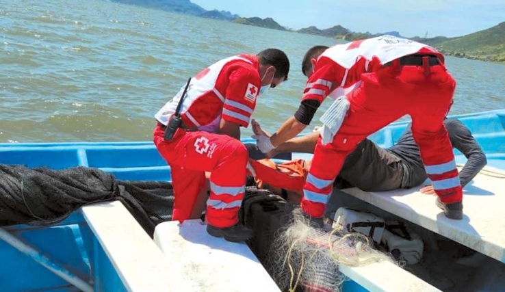 Se lesiona pescador AL CHOCAR PANGAS