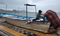 POR FUERTES VIENTOS Y LLUVIA Protegen pescadores a embarcaciones