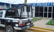    POR AMENAZAR CON PIEDRAS AUTOMOVILISTAS  Detienen al Miguelillo