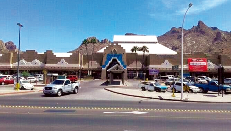 FRENTE A PLAZA LEY  Se registra choque de vehículos