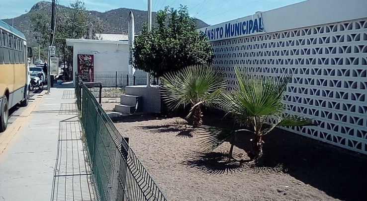 Huye al ver policías