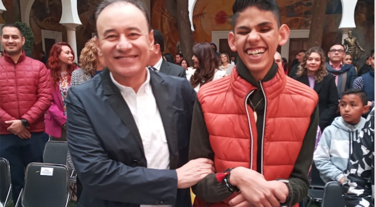 En evento del Sistema DIF Nacional Bruno Díaz Olimón representa a niñez de Guaymas