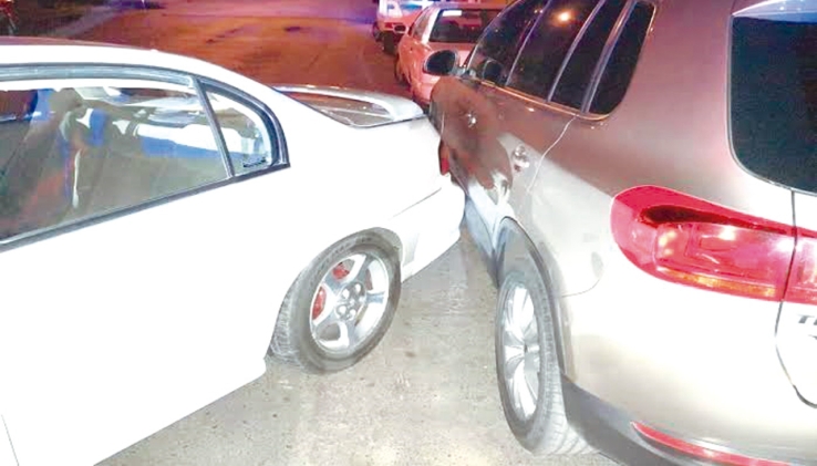 Choca vagoneta contra vehículo de alquiler