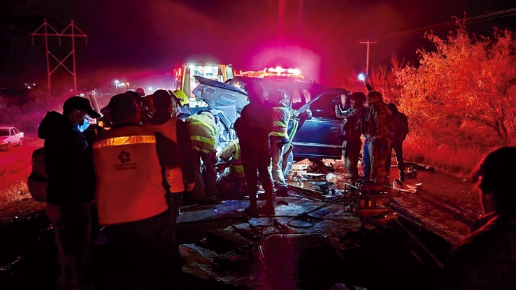 TRAGEDIA SOBRE LA ESTATAL 85  Mueren dos en choque