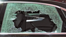Roban en interior de vehículo estacionado