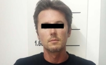 Cae extranjero armado y con droga