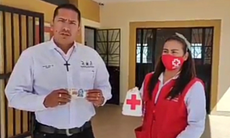 Regidor cobra bono de gestión social y presume donativo
