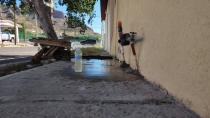 EN EL SECTOR DELICIAS  Reciben agua potable con olor a drenaje
