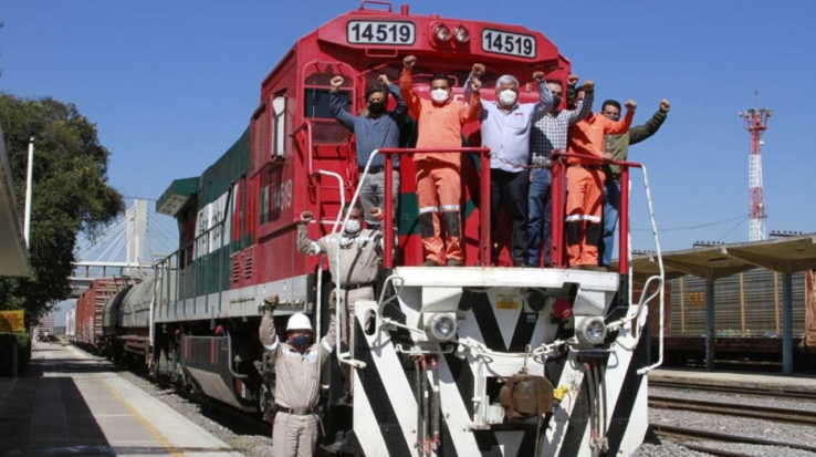 Va Stfrm por el edificio de la Cooperativa Ferrocarrilera